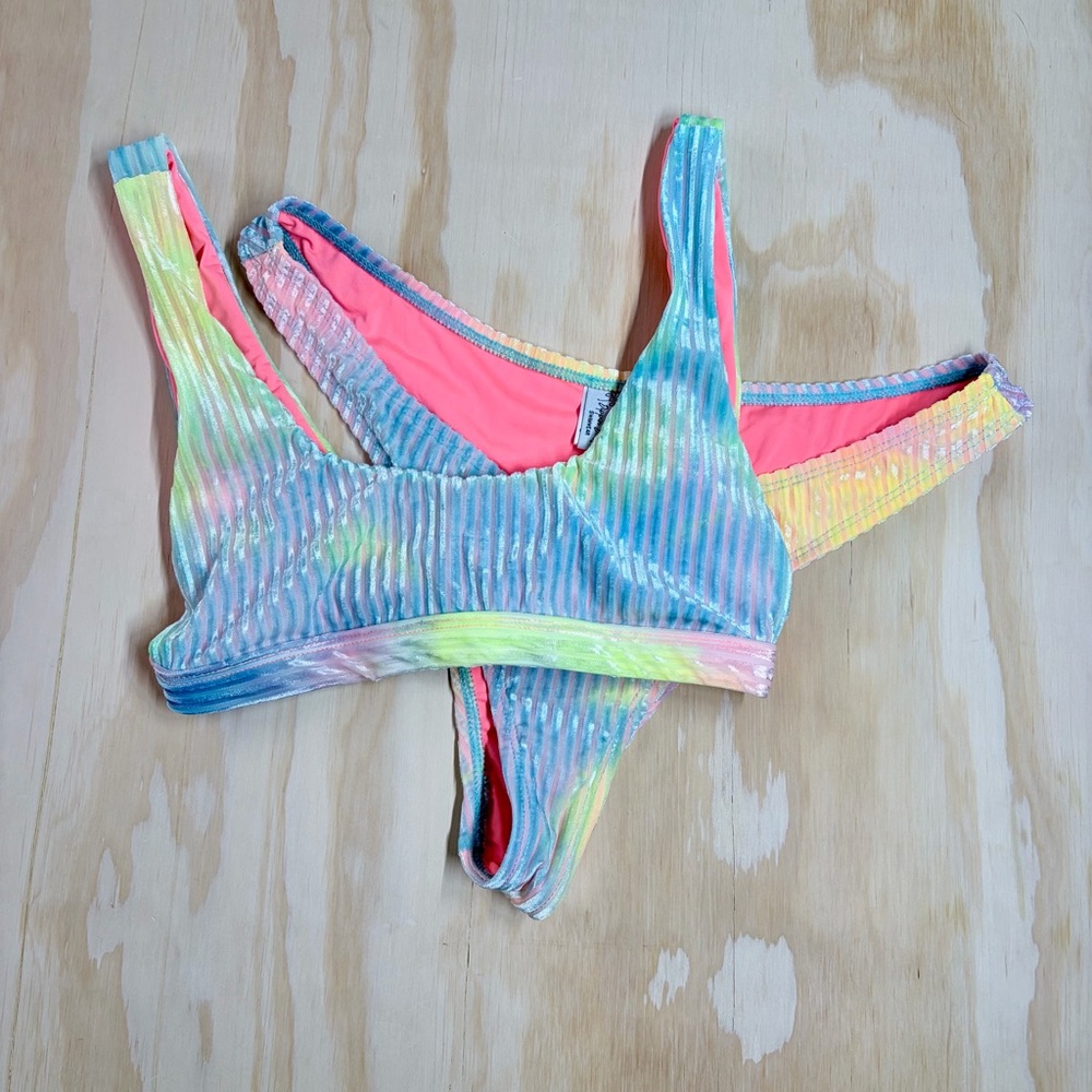 Dippin' Daisy's Candy Tie Dye Ribbed Bikini Set XL Bottom M Top